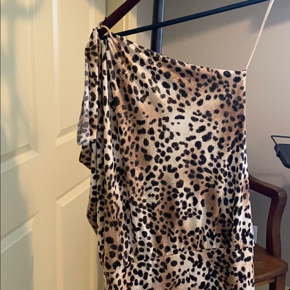 Cache Leopard dress. - Picture 5 of 8